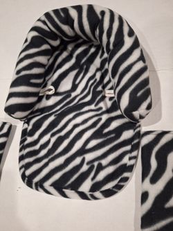 Baby head support pillow with 2 strap covers
