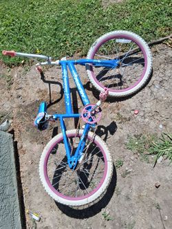Girls huffy bike