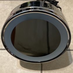 MAGNIFYING MIRROR