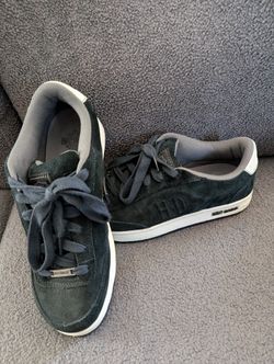 Hayley Davison Sneakers