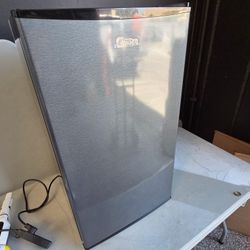 Midea Mini Fridge With Freezer 