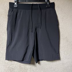 Lululemon THE Shorts Linerless 10” Mens Medium Black