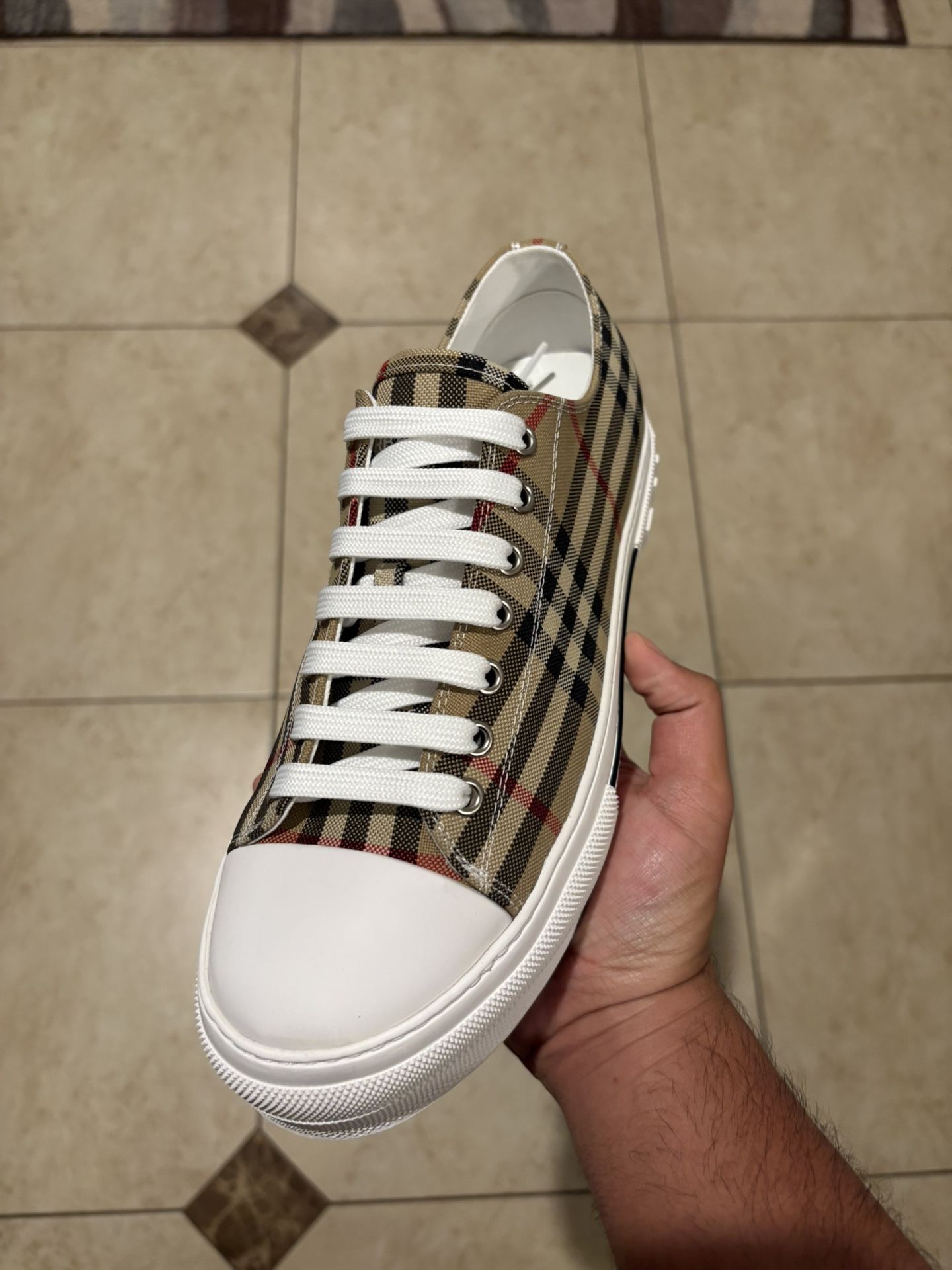 Burberry Men’s Shoe Size 9