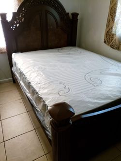NEW QUEEN MATTRESS. Bed frame is not available. Take it home the same day 👍