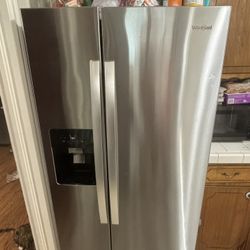 Whirlpool 21.4-cu ft Side-by-Side Refrigerator with Ice Maker, Water and Ice Dispenser 