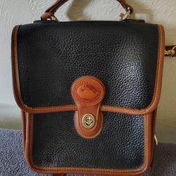 Dooney Bourke All weather Cross Body Leather Purse. Vintage 
