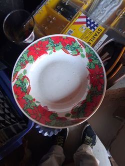 Christmas Poinsettia Ceramic Serving Bowl 12 pieces
