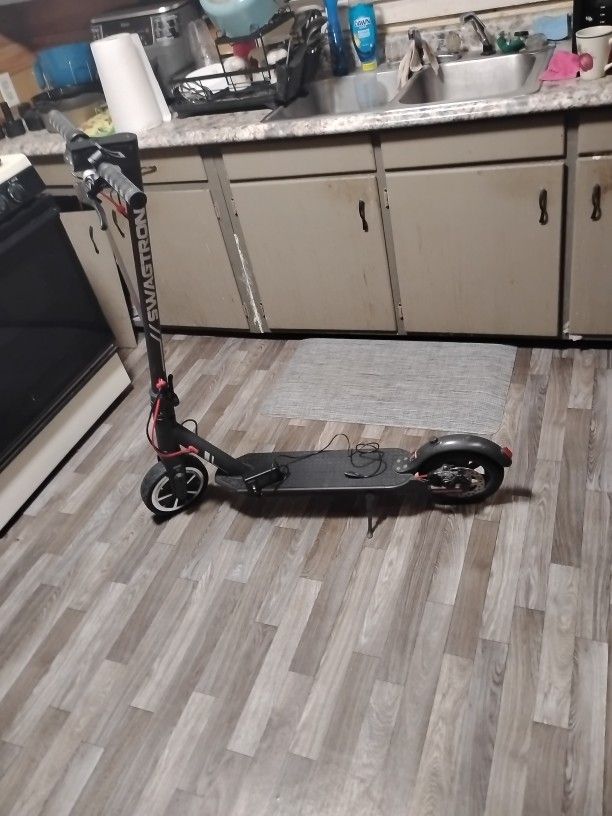 Swagtron Swagger 5 Electric Scooter With Charger