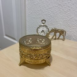 Beautiful Vintage Gold Filigree ORMOLU Footed Casket Jewelry Trinket Box with Beveled Glass
