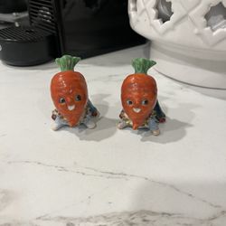 vintage, anthropomorphic carrot-head ceramic salt and pepper shakers