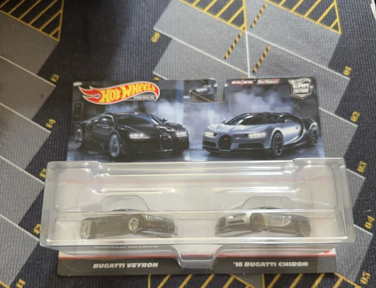Hot Wheels Premium Bugatti Veyron & Chiron Set