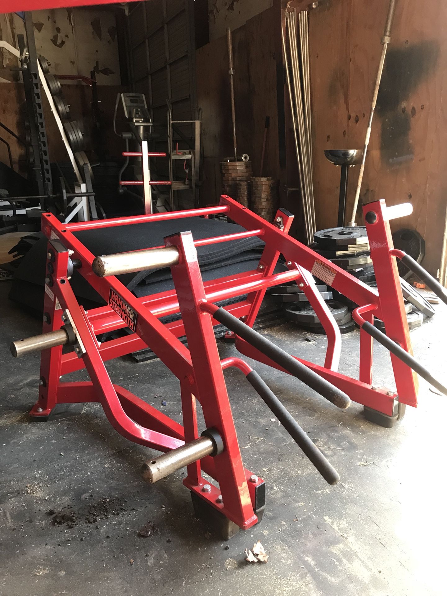 Hammer strength squat lunge