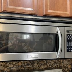 Overhead Microwave With Top Vent