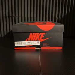 Jordan 1 Hyper Royal