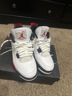 Jordan 4 fire red size 9.5