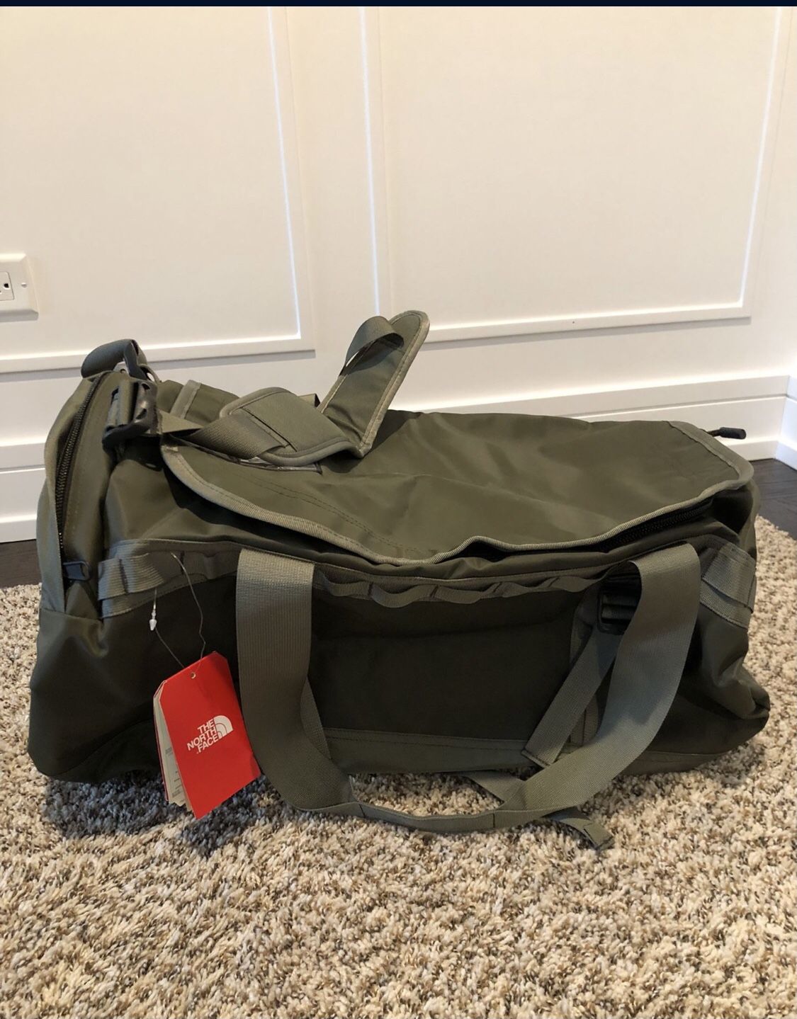 BRAND NEW NORTH FACE DUFFLE BAG