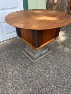 Mid-century modern looking coffee table made by lane. Could use a coat of varnish but otherwise in decent shape with no significant scratches dings or