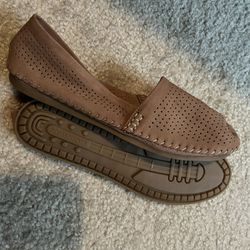 Adam Tucker by Me Too. Women’s Slip On. Brown. 