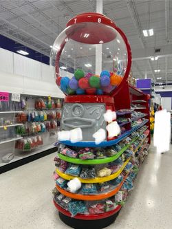 Selling Commercial Shelf With Gumball Fixture