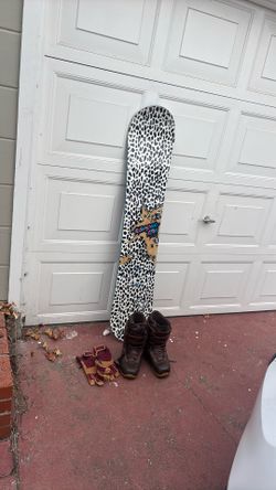Vintage snowboard y2k. Size 10 boots and large gloves