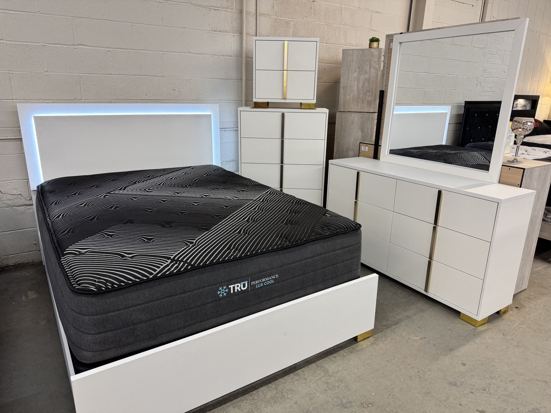 contemporary bedroom set