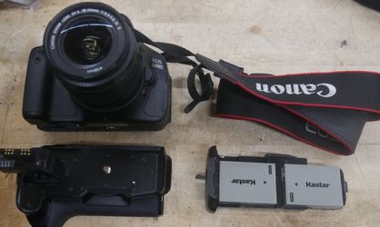 Canon Eos Rebel EOS 600D DS126311   18.0 MP W/ Canon EF-S 18-55MM LENS 58MM . USED. TESTED. IN A GOOD WORKING ORDER. WITH POWEEXTRA BATTERY GRIP & KAS
