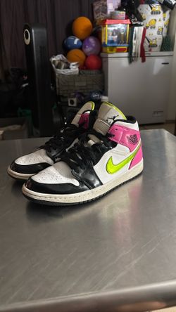 Air Jordan 1 SE Mid Cyber Active Fuchsia Shoes - Size 9