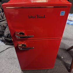 Compact Fridge w/ Freezer - West Bend (Red)