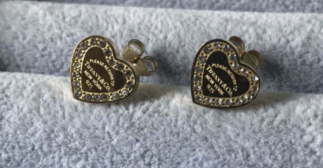 Heart Studded earrings