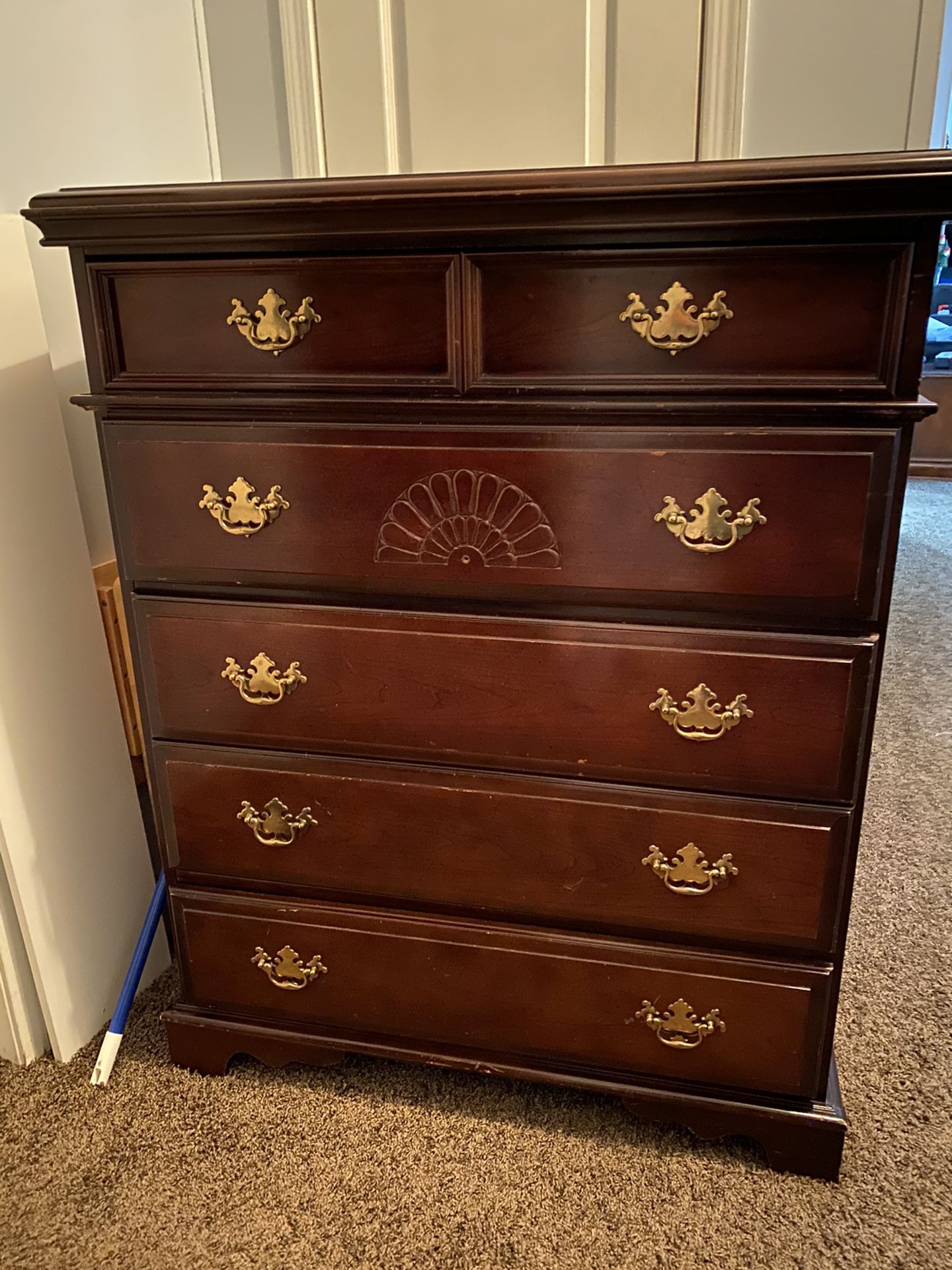 Nice 5 drawer chest