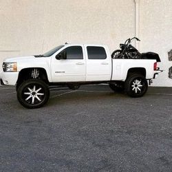 Silverado Chevrolet Gmc Sierra  10 IN Lift . With Fuel 2 Piece 24s On 40 Inch Tires