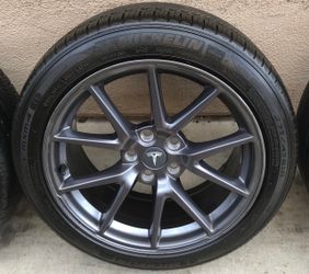 Tesla Model 3 Aero 18” wheels
