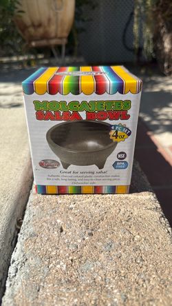 Winware Molcajetes Salsa Bowl 4-Piece Set