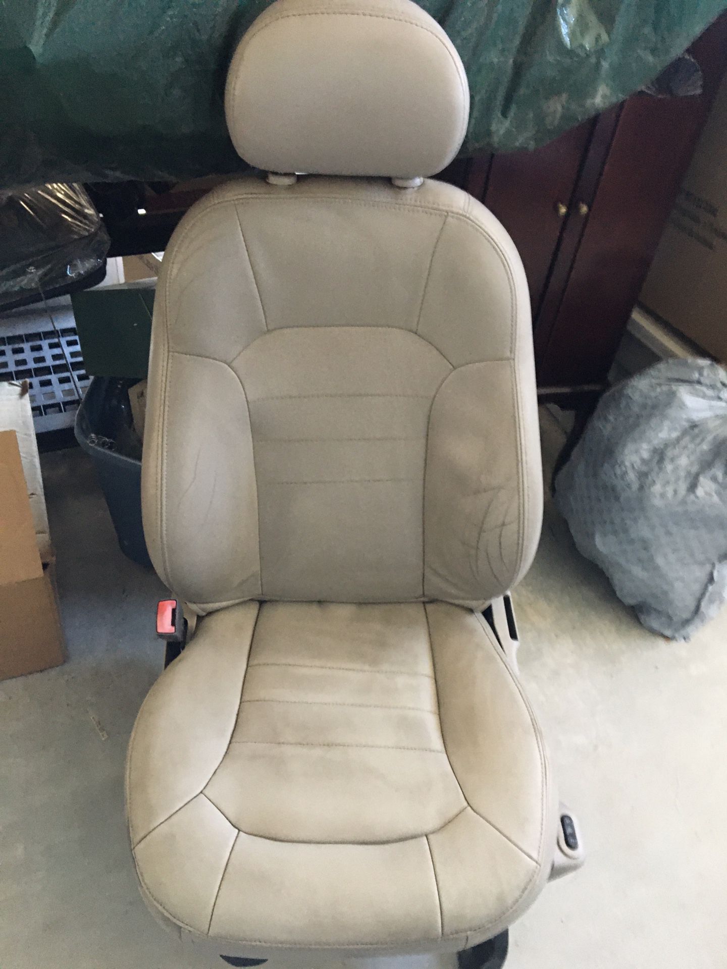 2003 Jeep liberty Driver side front seat
