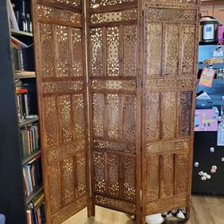 CARVED ANTIQUE ORIENTAL / ASIAN SCREEN / FOLDING ROOM DIVIDER