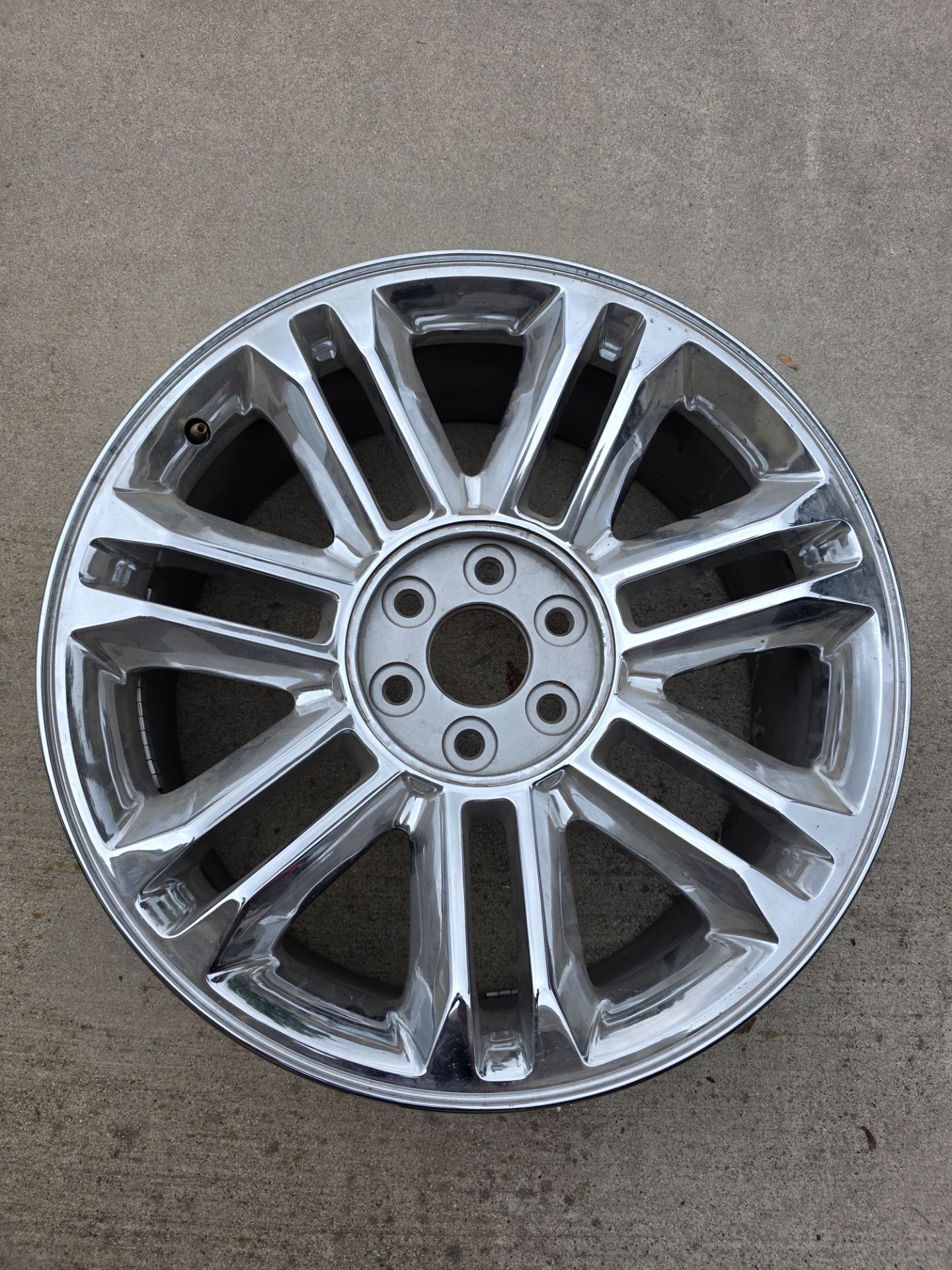 Cadillac escalade rim
