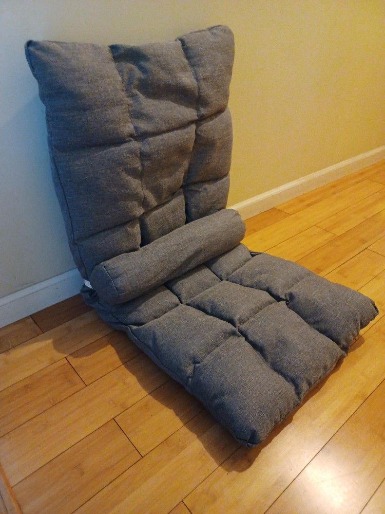 New Floor Gaming Chair With Adjustable Backrest