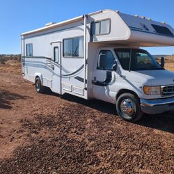 2000 Ford E-450 Super Duty. 32'.