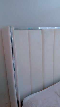 QUEEN SIZE BED