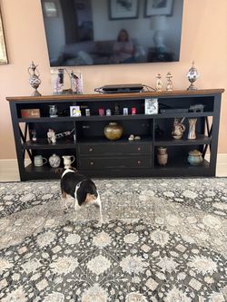 Entertainment center