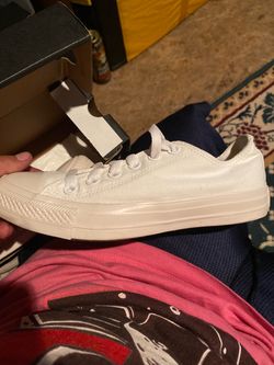 X2 Converse Chuck Taylor All Star Low Top White and black an white ones