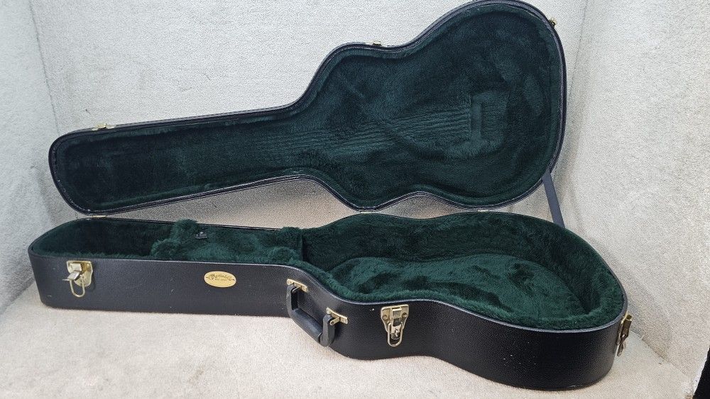 Martin & Co acoustic guitar hard road case green hardcase