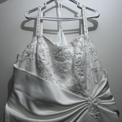 David's Bridal Embroidered Satin Wedding Gown - Size 26W