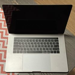 Apple MacBook Pro 15” 2017