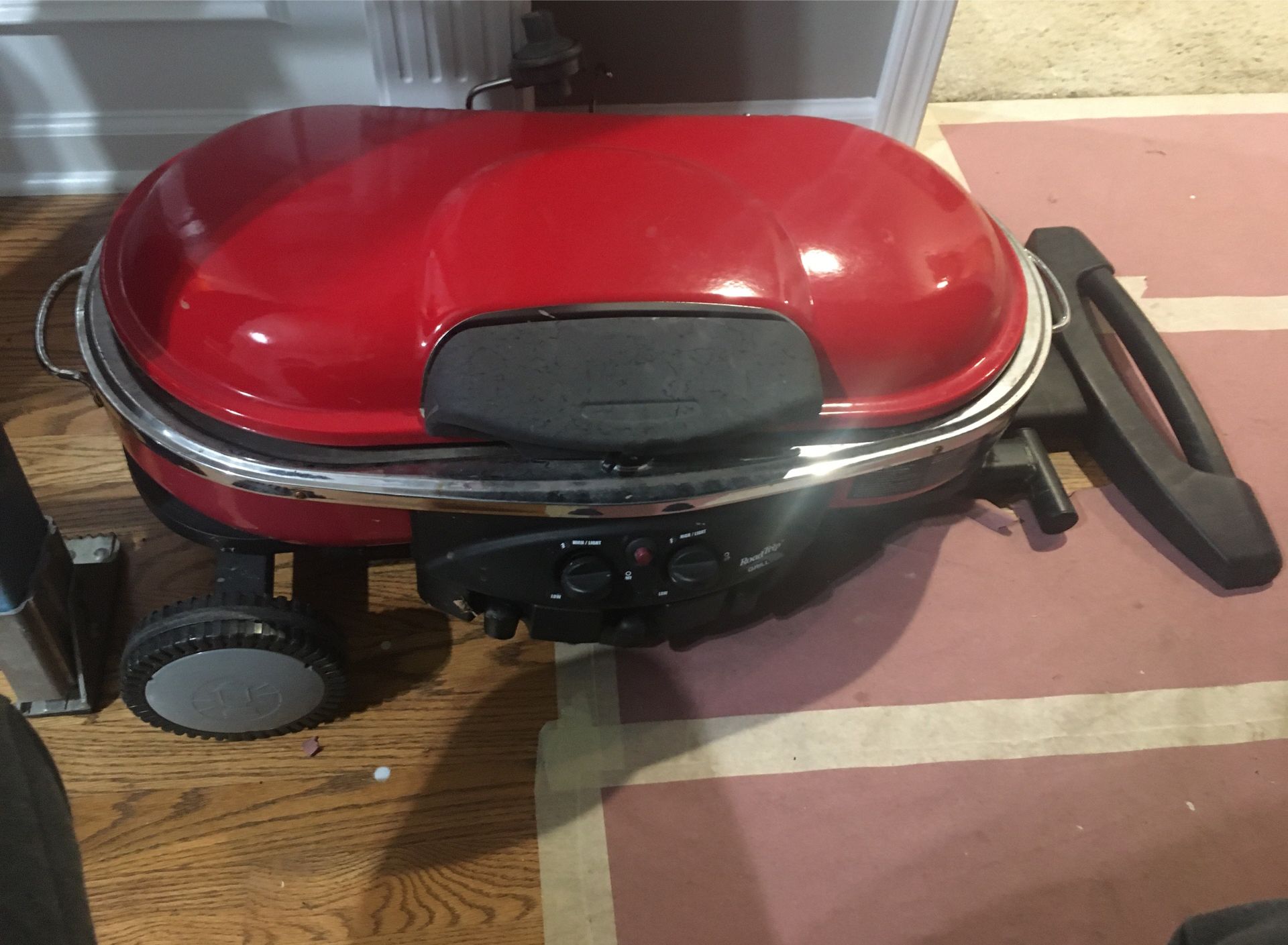 Photo Coleman Road Trip Grill On Wheels Pop Up
