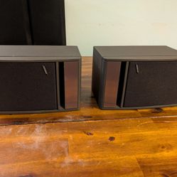 Bose Model 141 Bookshelf Speakers