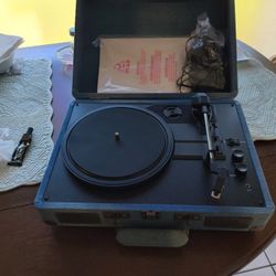 Crosley Suitcase Record Player Used Once 40.00