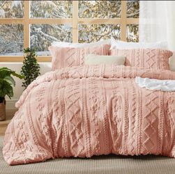 Bedsure 3 PCS Tufted Boho Farmhouse Shabby Chic Embroidery Pink Queen Size Comforter Set
