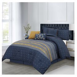 Minerva Comforter Set