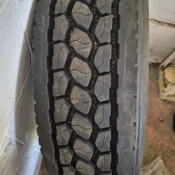 Trucks,  Straight Box Truck,  Freightliner Tire GPI 900 Gripower